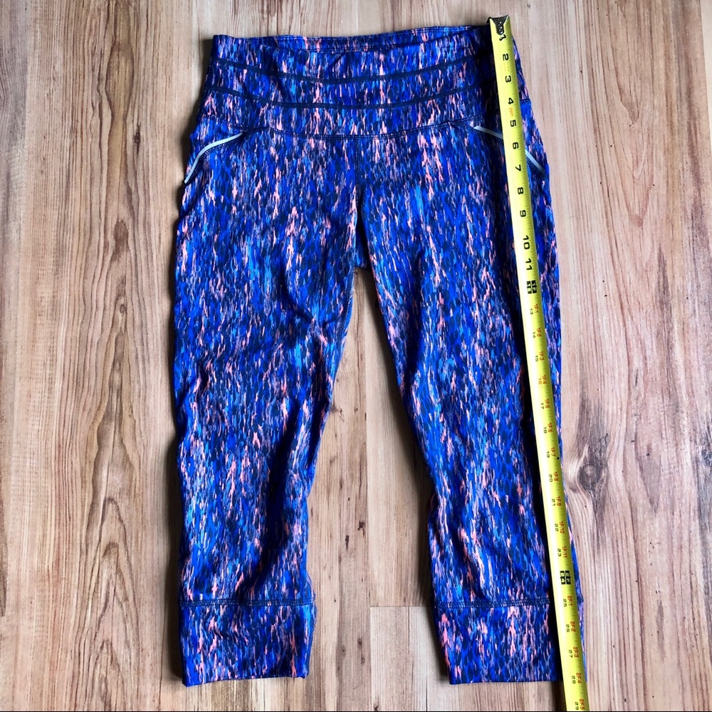 ATHLETA Reptile Relay Capri Leggings Blue Small - Picture 11 of 16